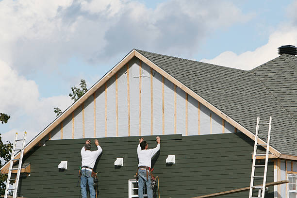 Professional Siding technician working in Delaware, OH
